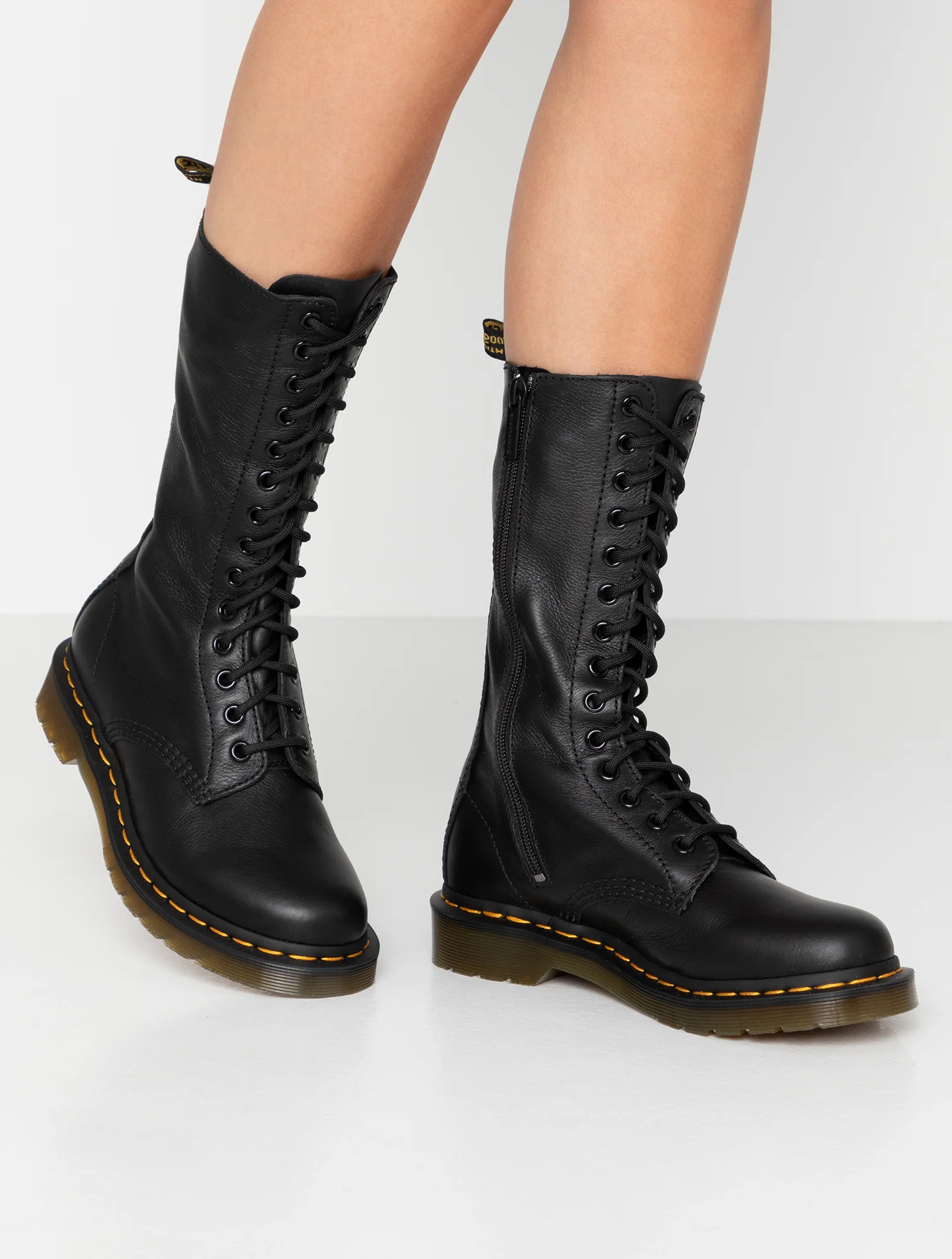 1b99 virginia dr martens hot sale