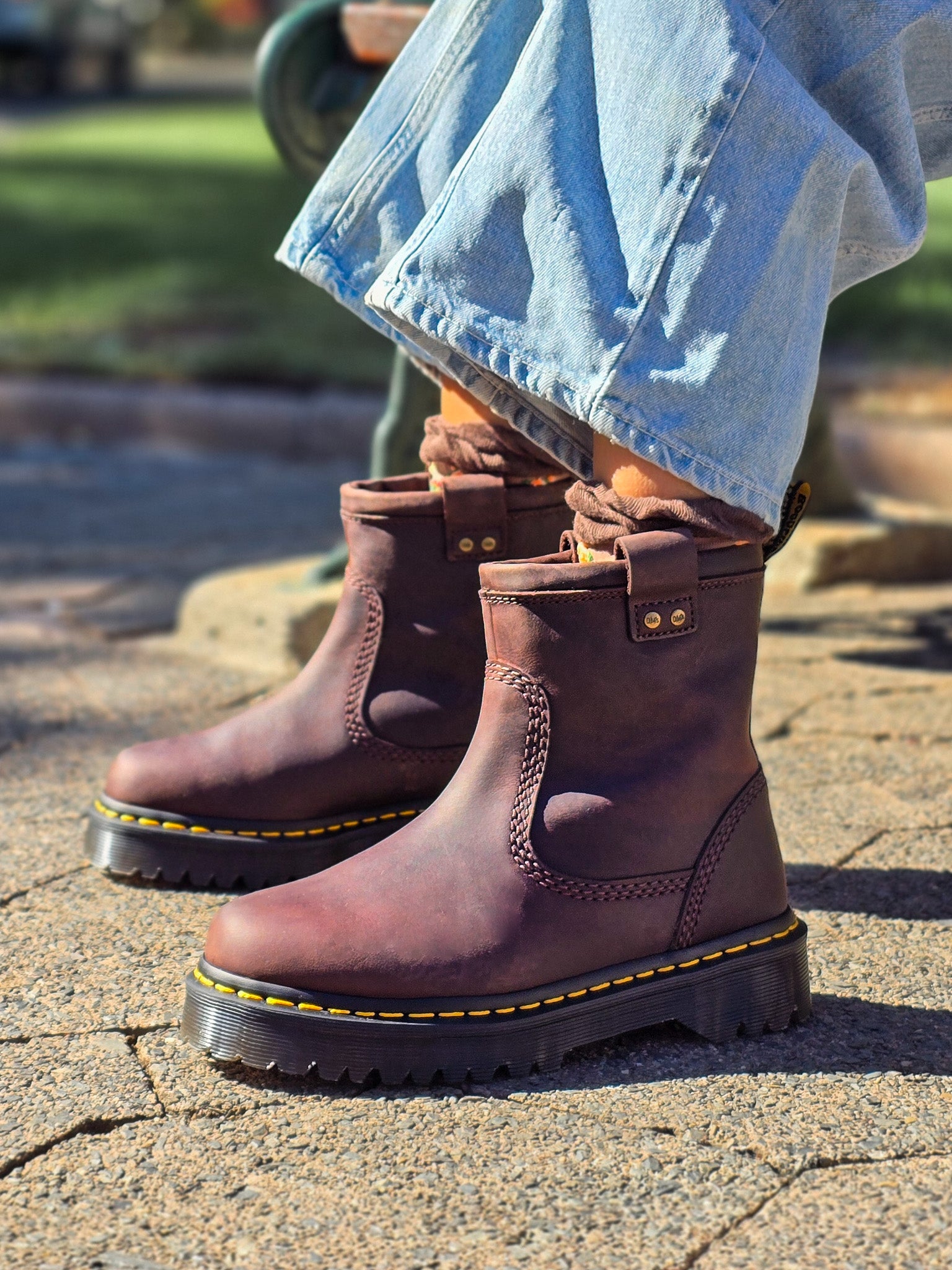 DR. MARTENS ANISTONE LO BROWN – That Shoe Lady