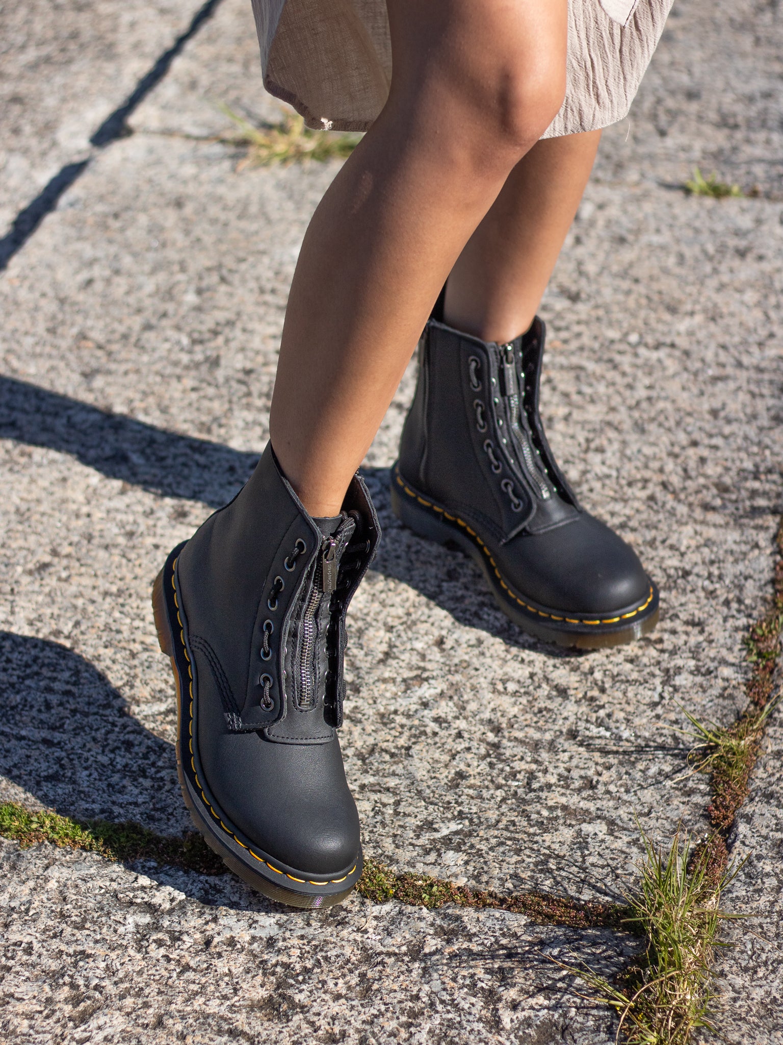 DR. MARTENS 1460 PASCAL FRONT ZIP BLACK NAPPA – That Shoe Lady