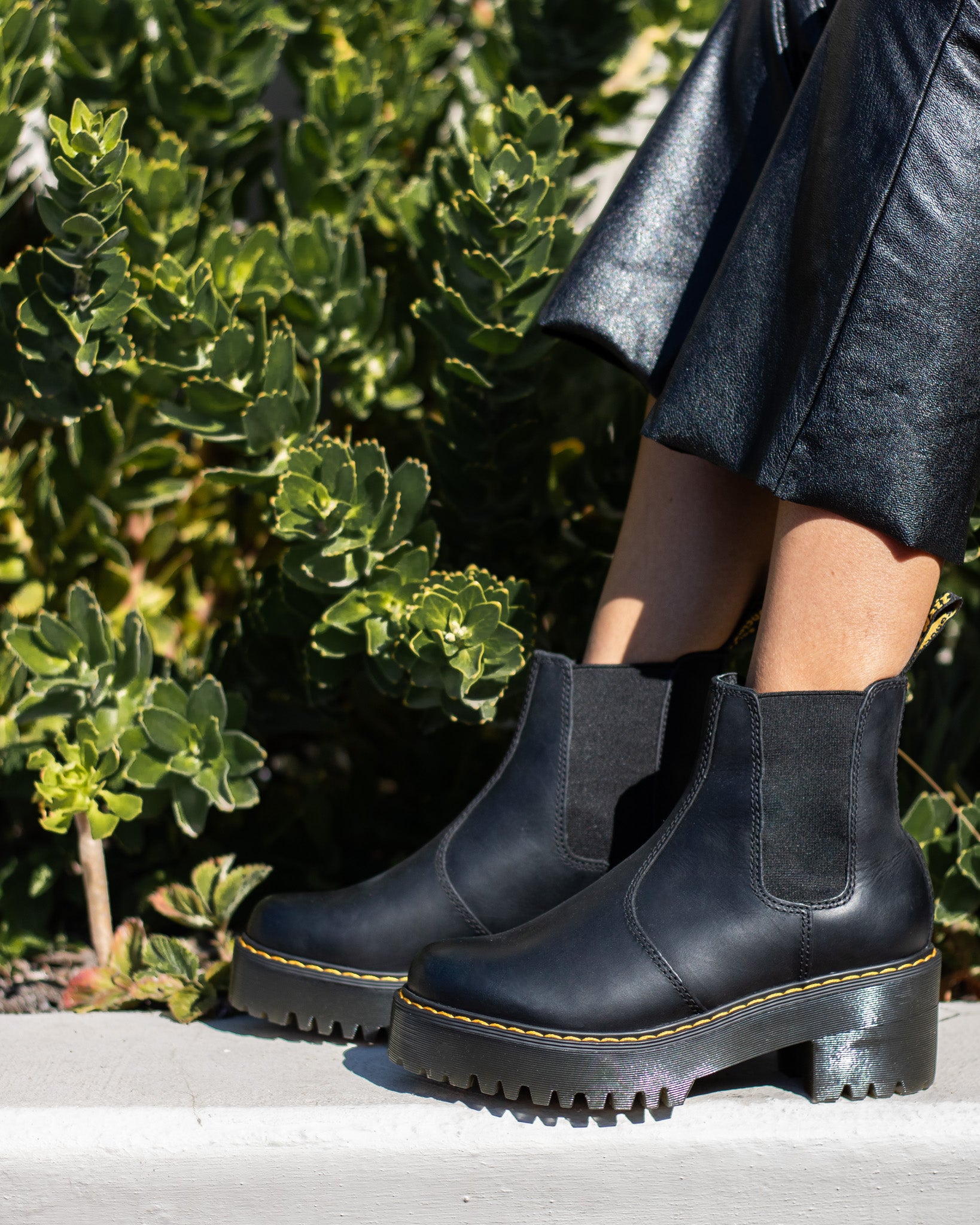 Dr Martens Rometty Leather Chelsea Boots MARTENS ROMETTY BLACK