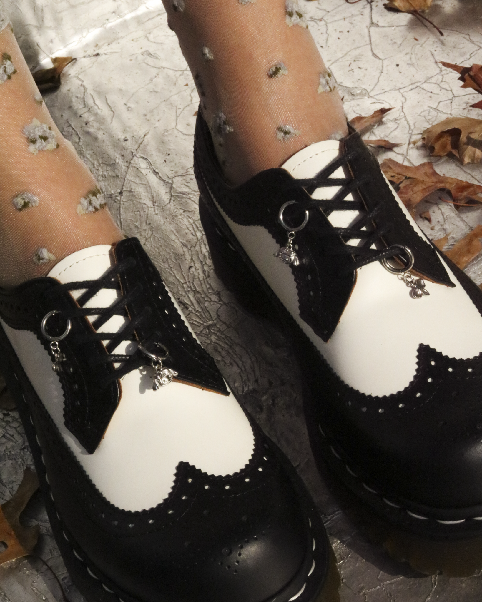 DR. MARTENS 3989 BLACK WHITE – That Shoe Lady DR. MARTENS 3989 BLACK WHITE – That Shoe Lady