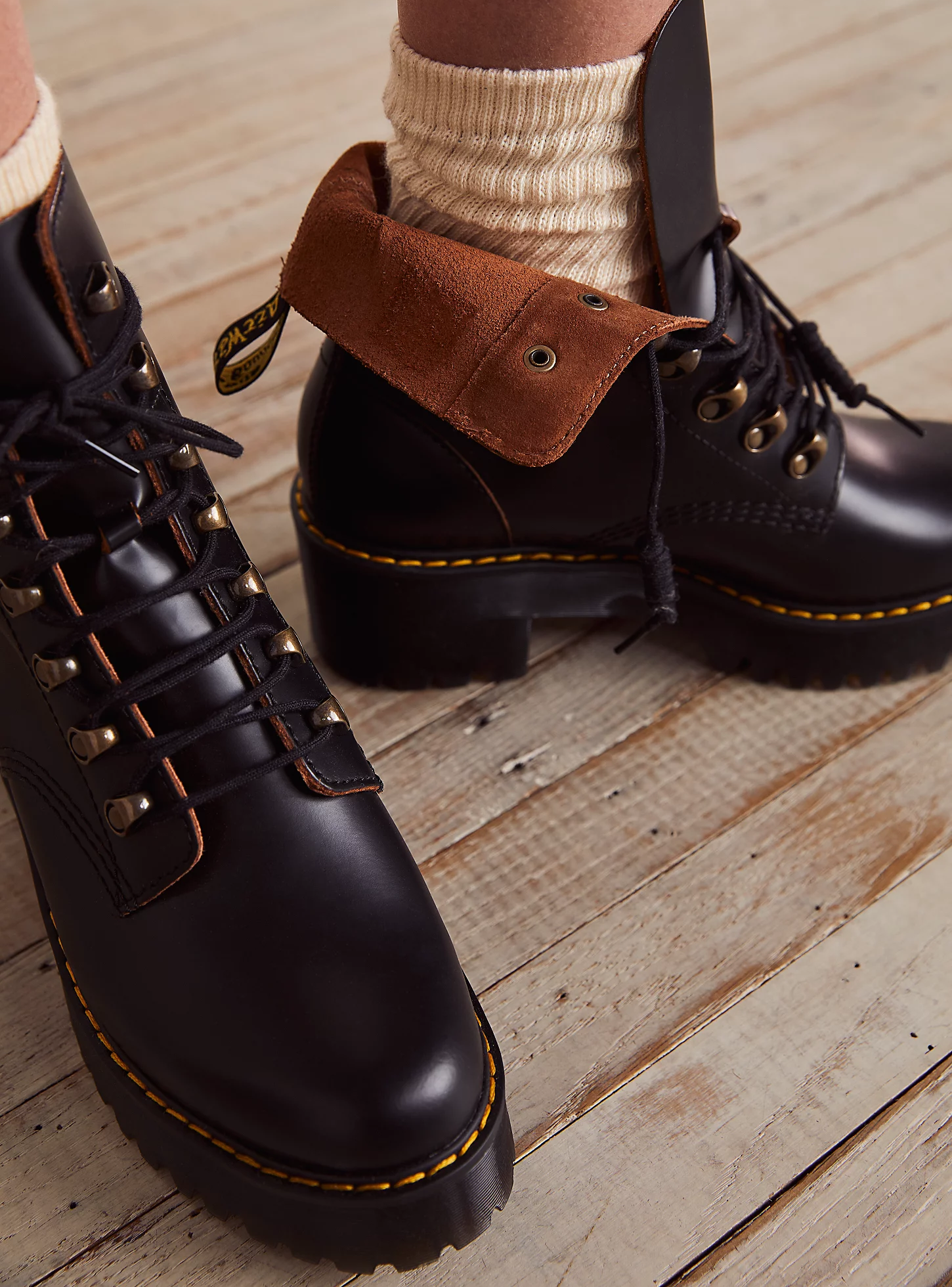 DR. MARTENS LEONA BLACK SMOOTH That Shoe Lady