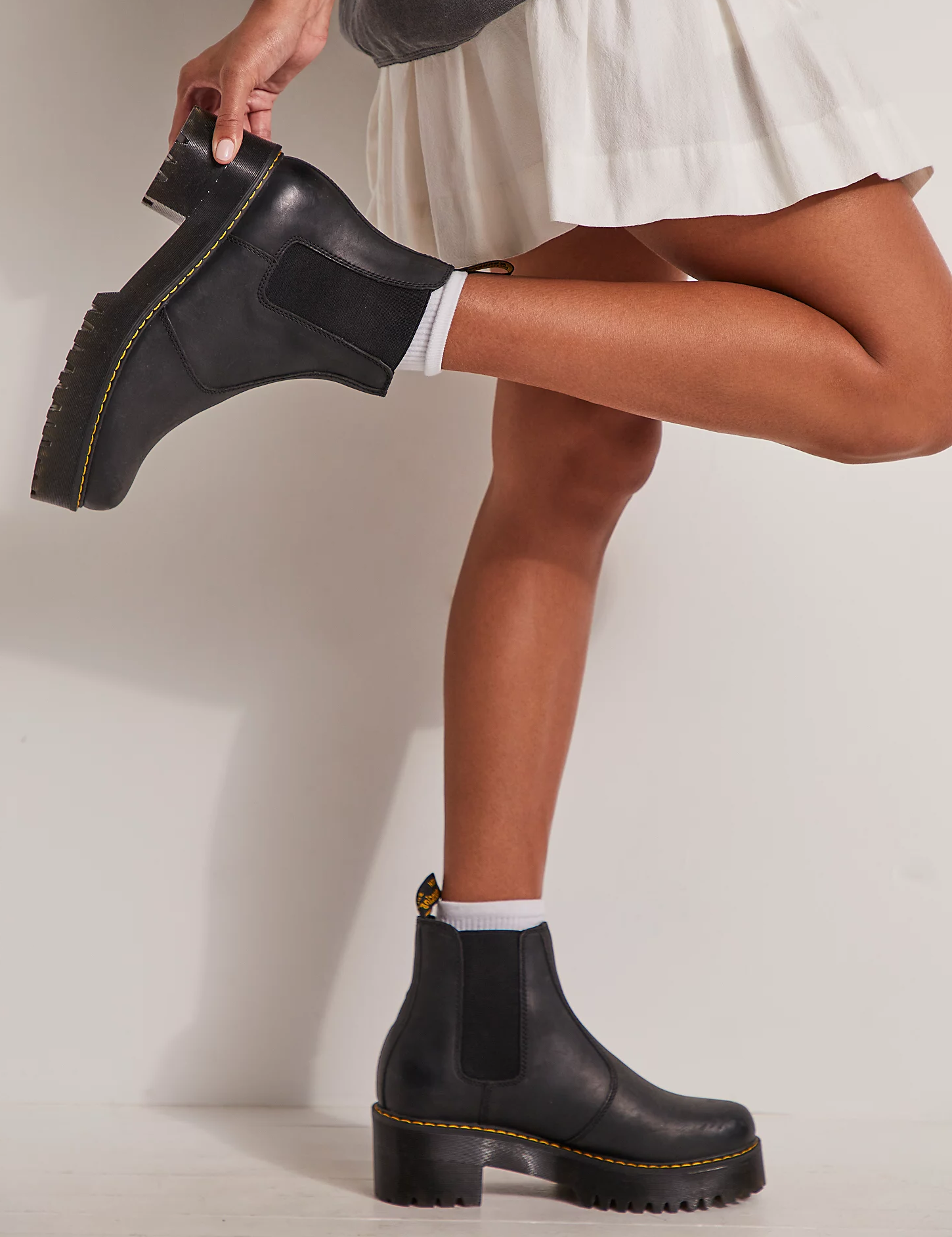 DR. MARTENS ROMETTY BLACK WYOMING That Shoe Lady